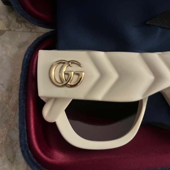 Authentic Brand New GUCCI Ivory Double G Logo Cat-Eye Sunglasses w/case & cloth. - Picture 6 of 9